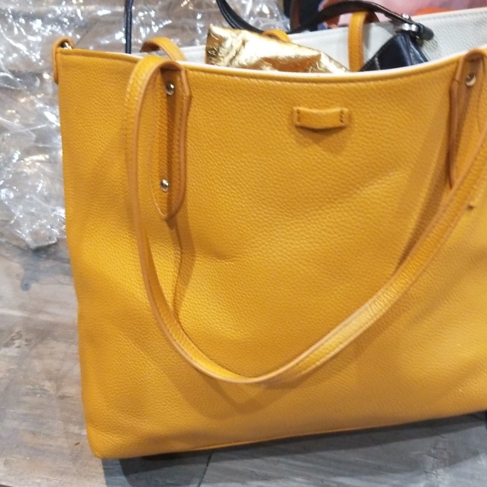 Two yello bags use together ir separate